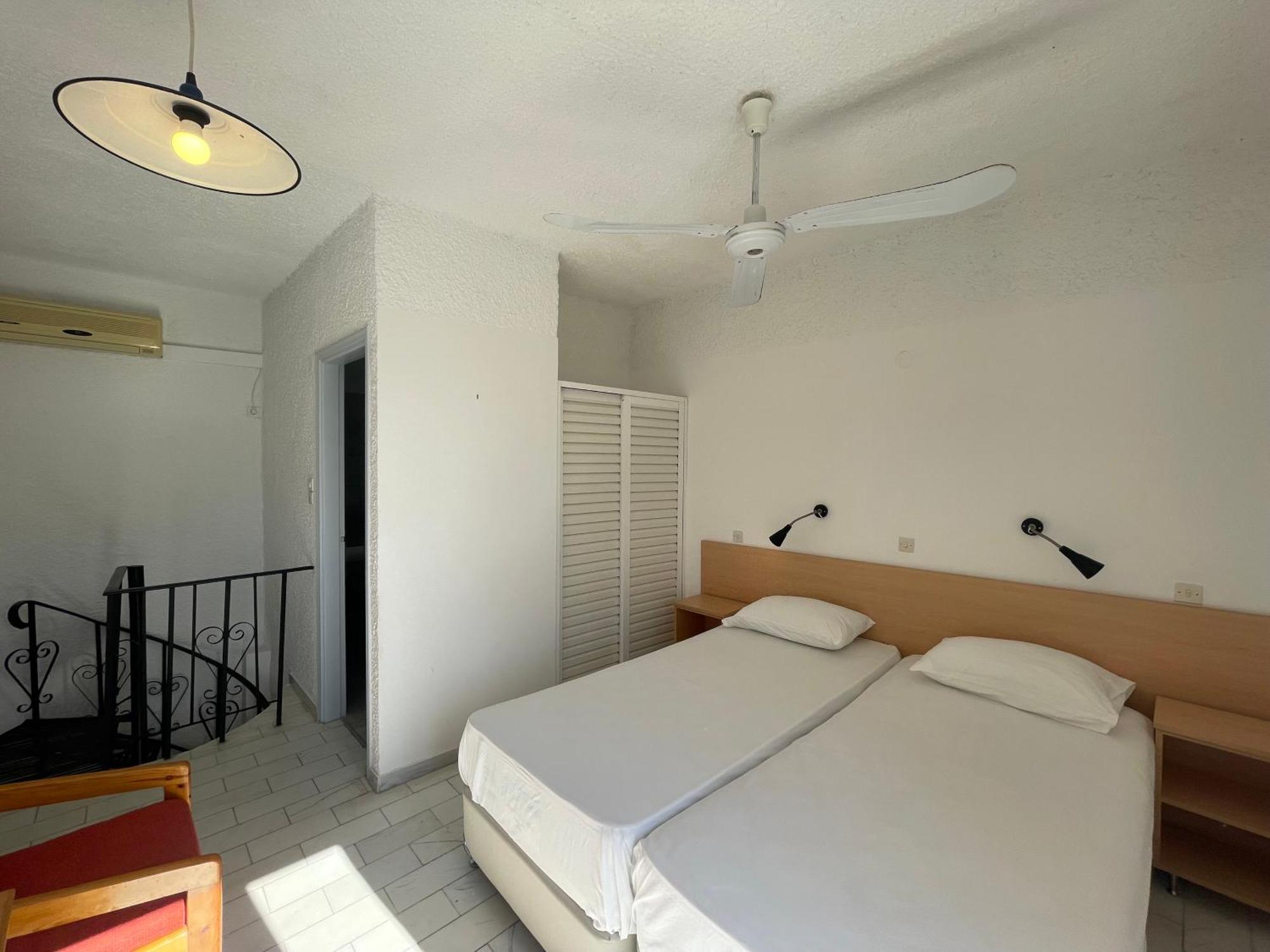 Esperides Maisonettes Agia Marina  Exterior photo